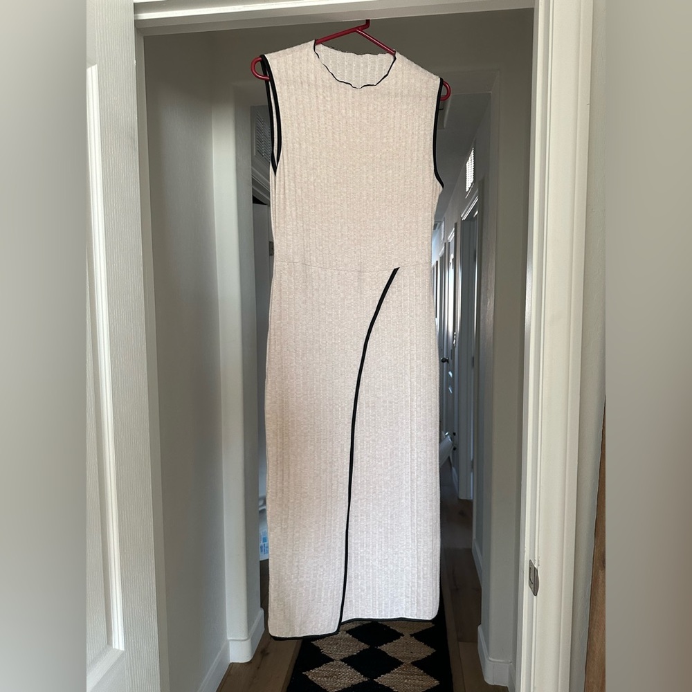 Size Large Beige/Black Dress w/ Waist Tie